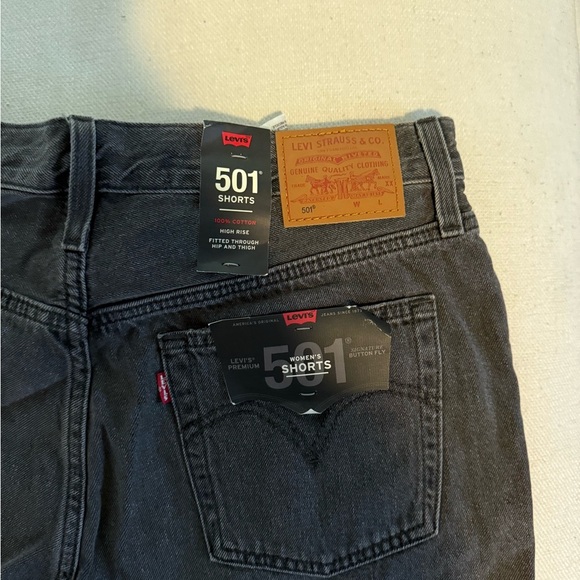 Levi's Women's 501 Charcoal Black Jean Shorts - Picture 4 of 4